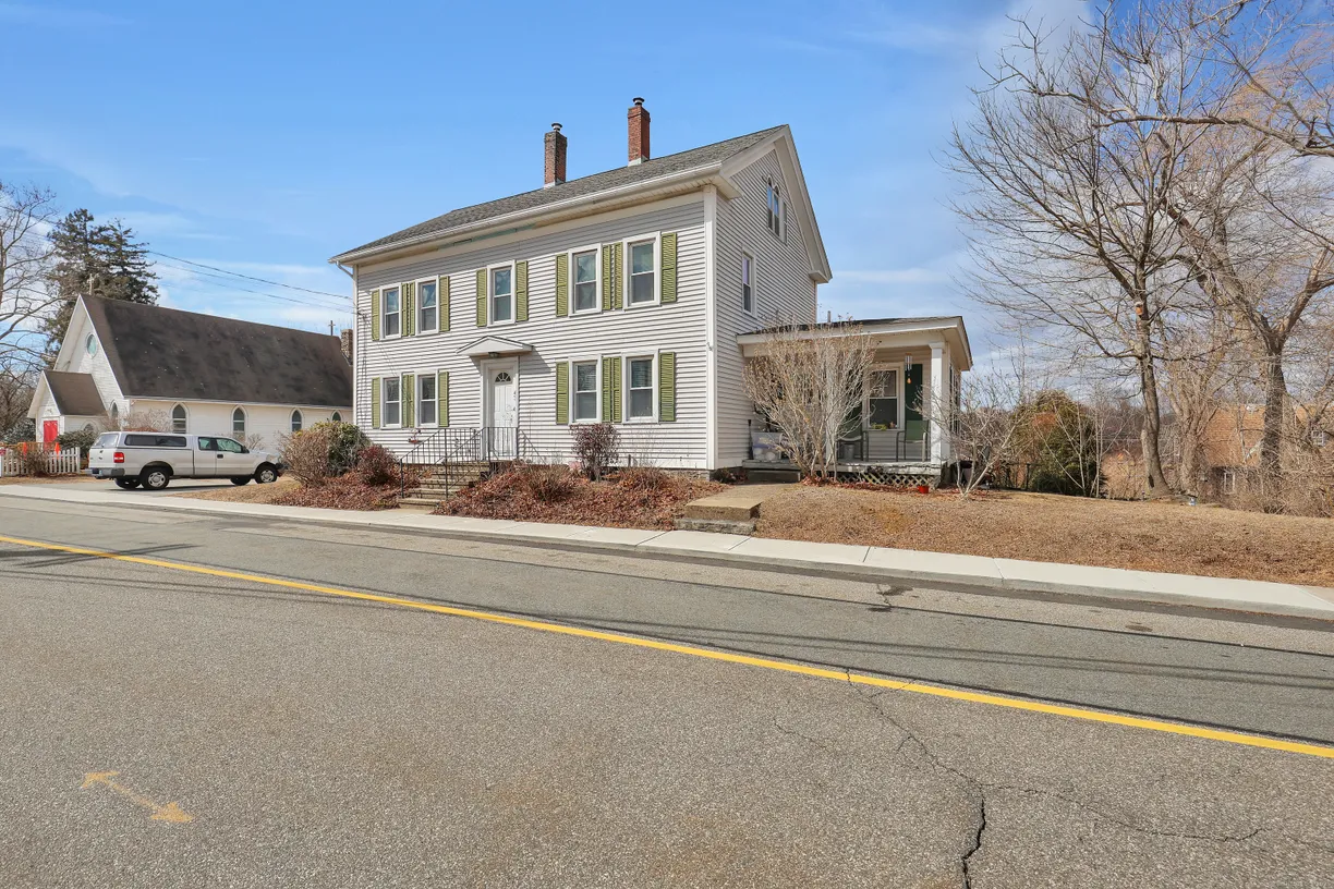 Greenwich Real Estate | View 41 South Main Street | 5 Beds, 2 Baths