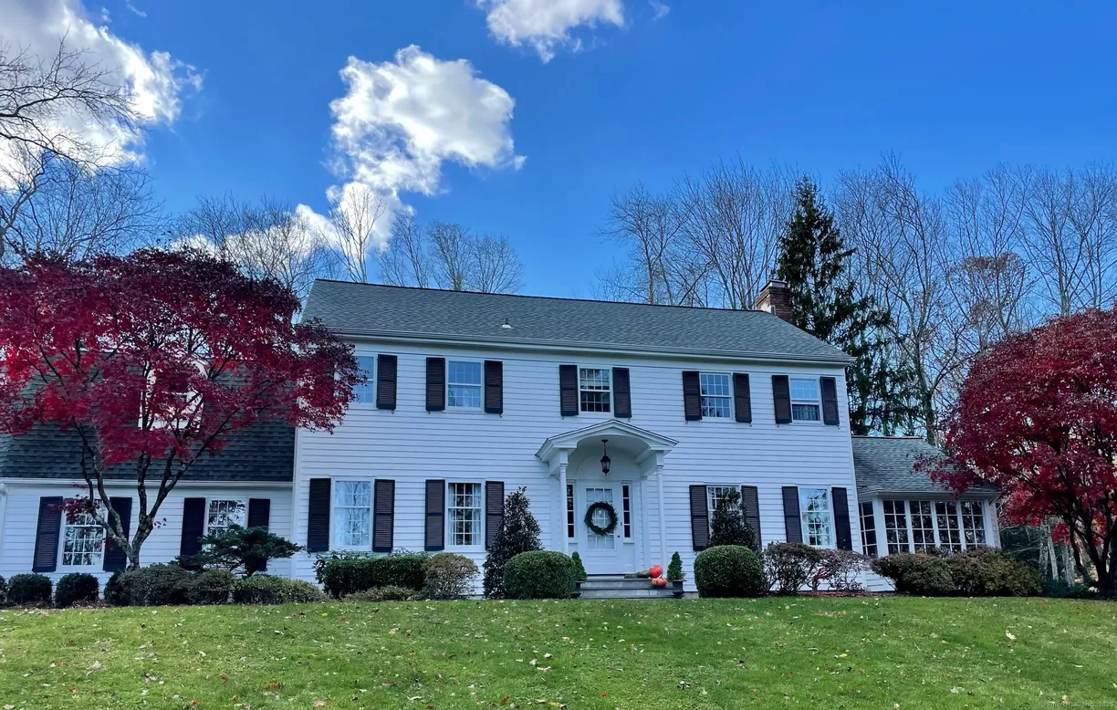 Greenwich Real Estate | View 25 Deacons Lane | 5 Beds, 4 Baths