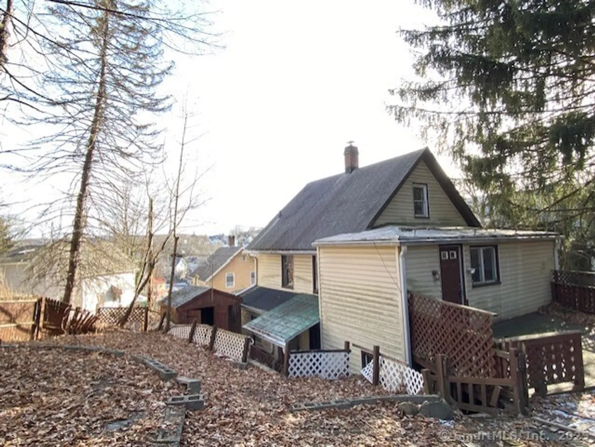 Greenwich Real Estate | View 30 Pond Street | Listing