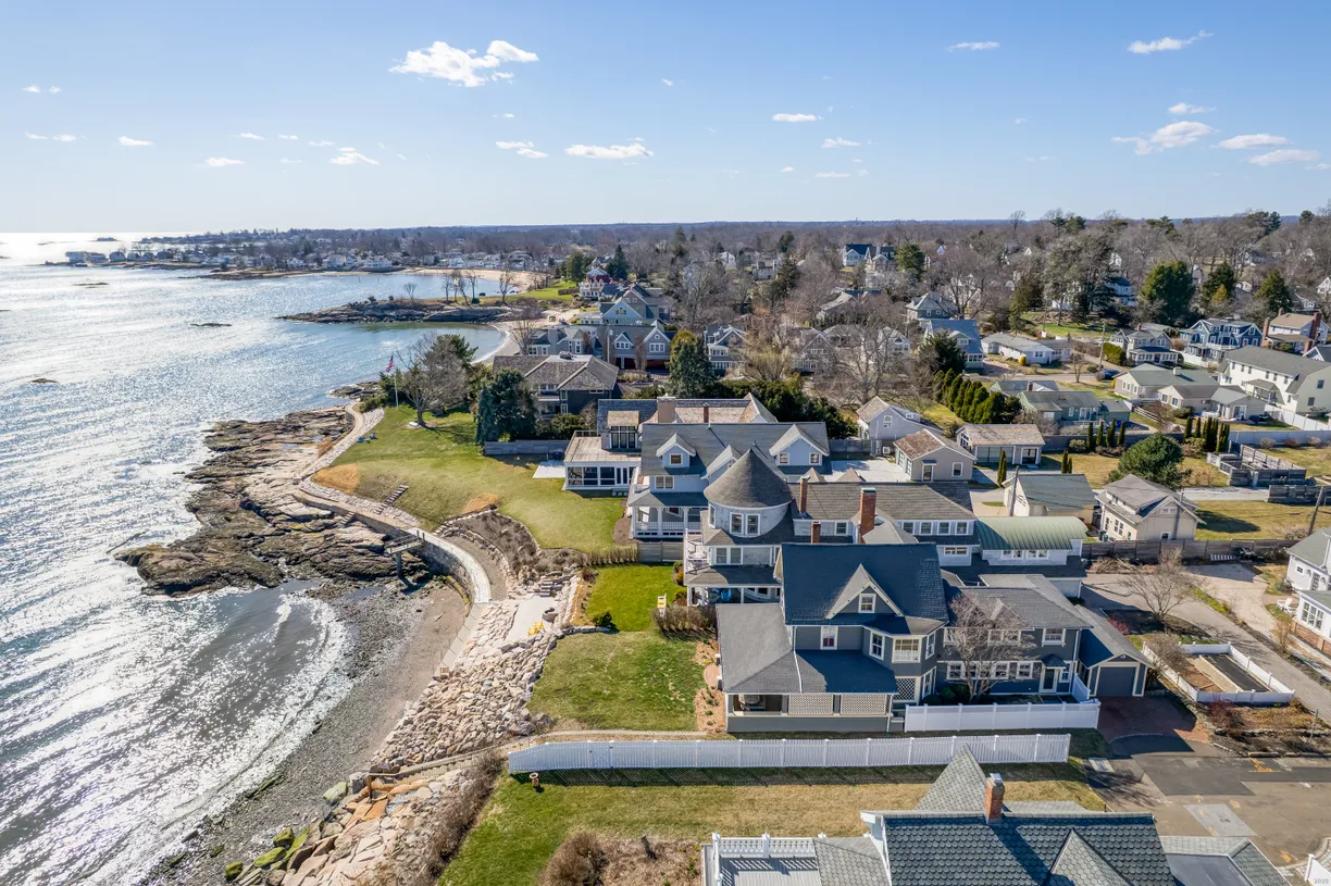 Greenwich Real Estate | View 2 Crescent Bluff Avenue | Listing