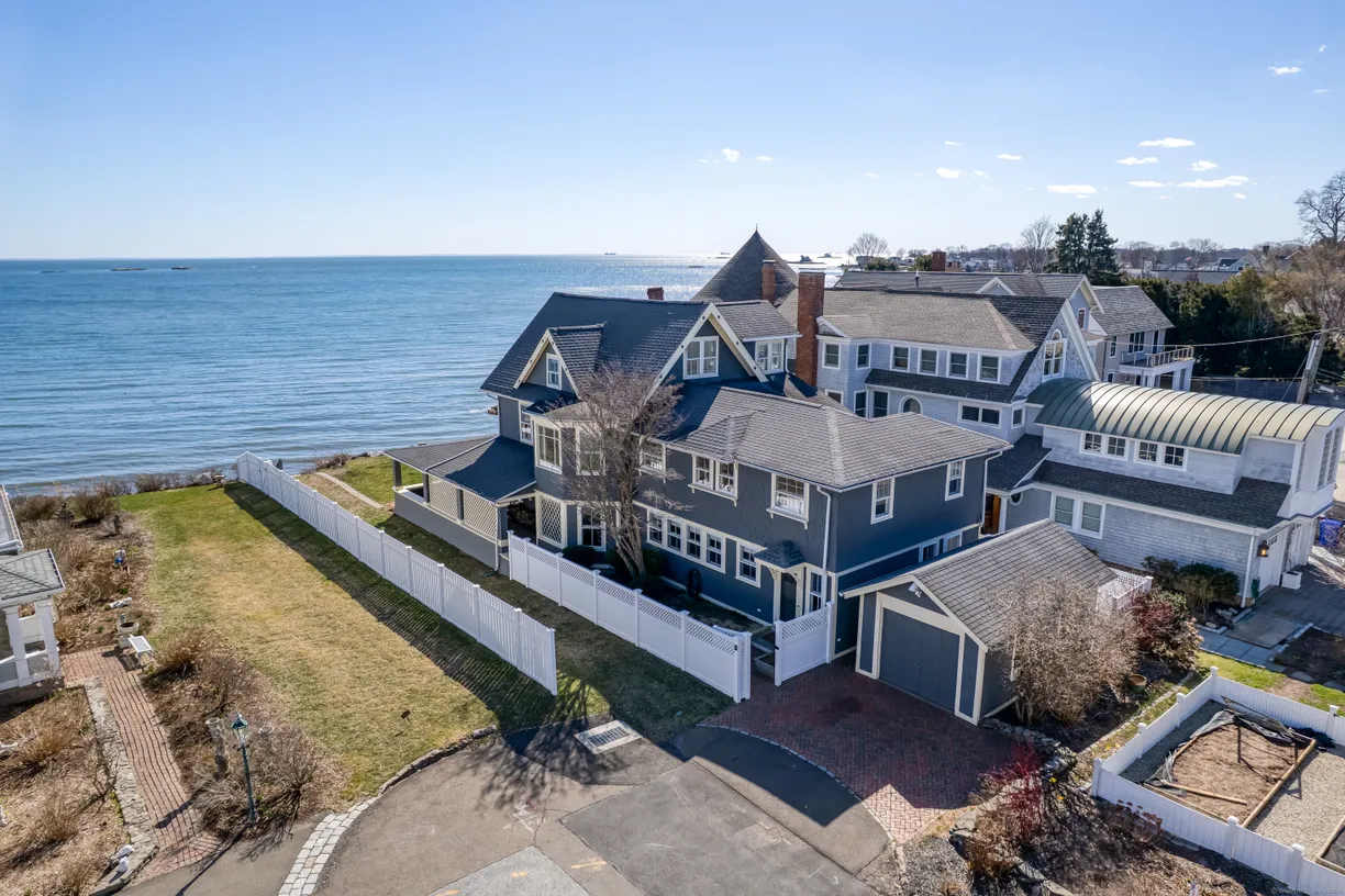 Greenwich Real Estate | View 2 Crescent Bluff Avenue | 7 Beds, 3 Baths