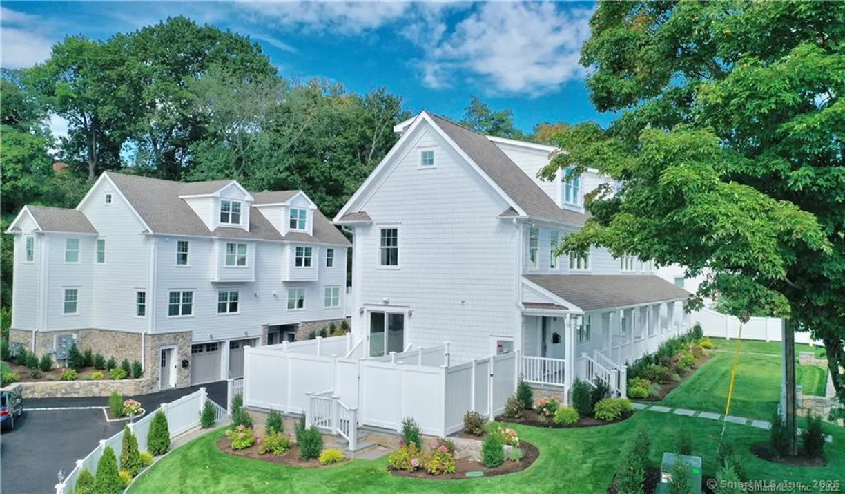 Greenwich Real Estate | View 255 Bruce Park Avenue, D | 3 Beds, 3 Baths