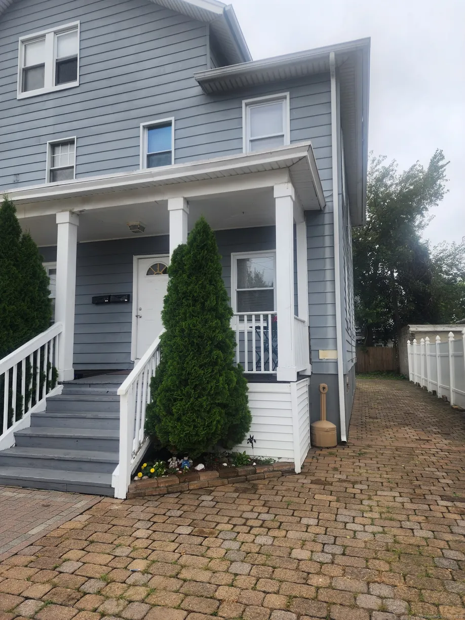 Greenwich Real Estate | View 844 Kossuth Street, 1 | Listing
