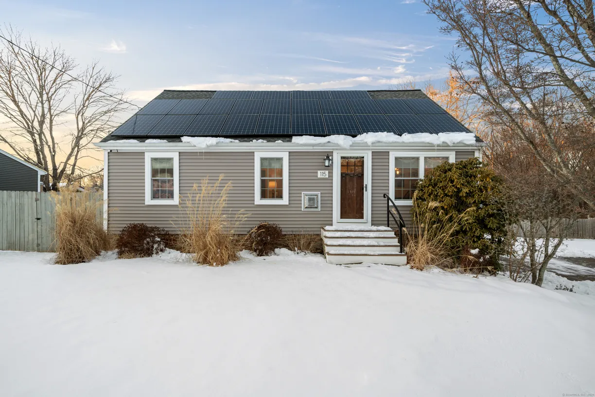 Greenwich Real Estate | View 115 South Broad Street | 4 Beds, 2 Baths