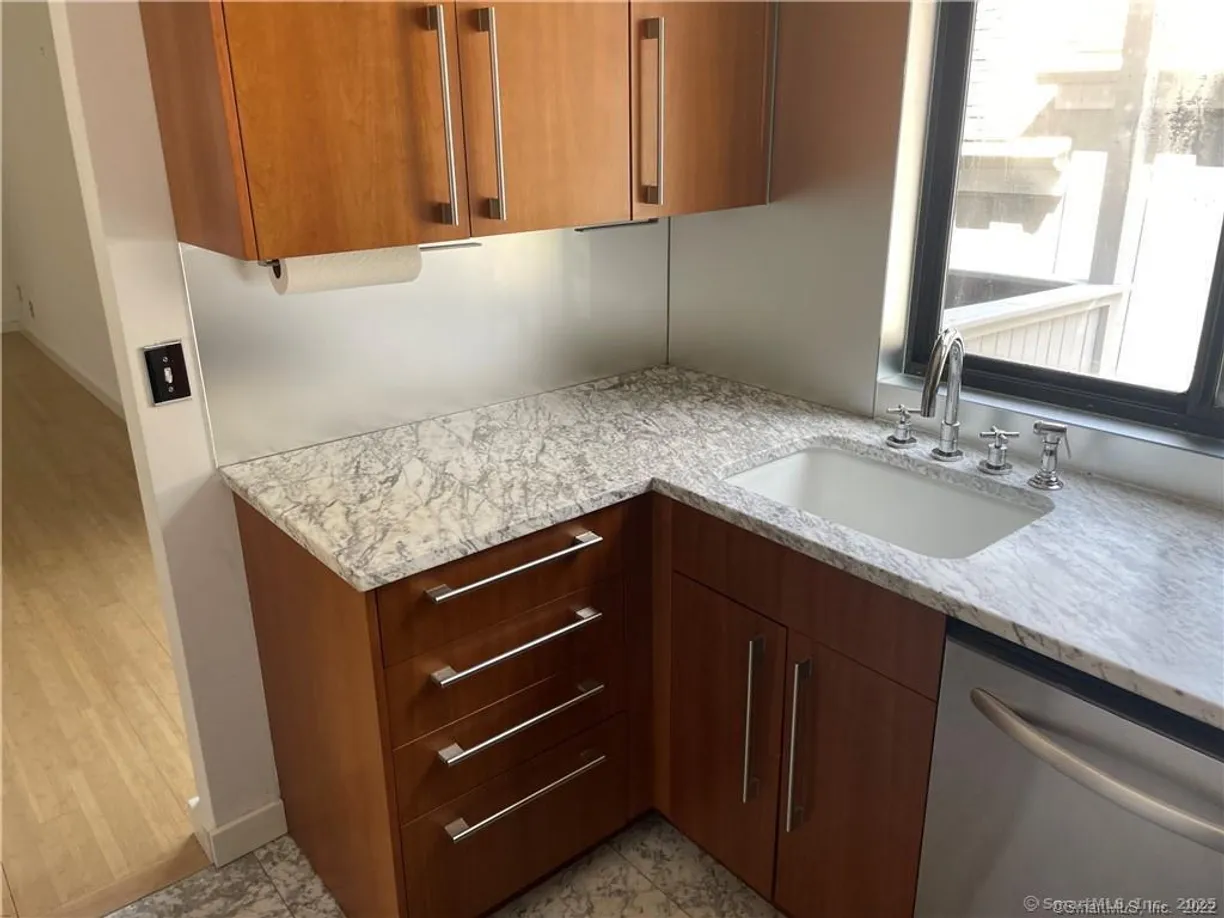 Greenwich Real Estate | View 23 Rowayton Woods Drive, 23 | 3 Beds, 2 Baths