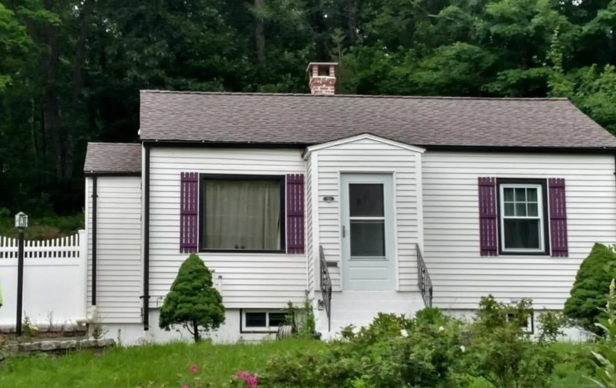 Greenwich Real Estate | View 484 Country Club Road | 2 Beds, 1 Bath