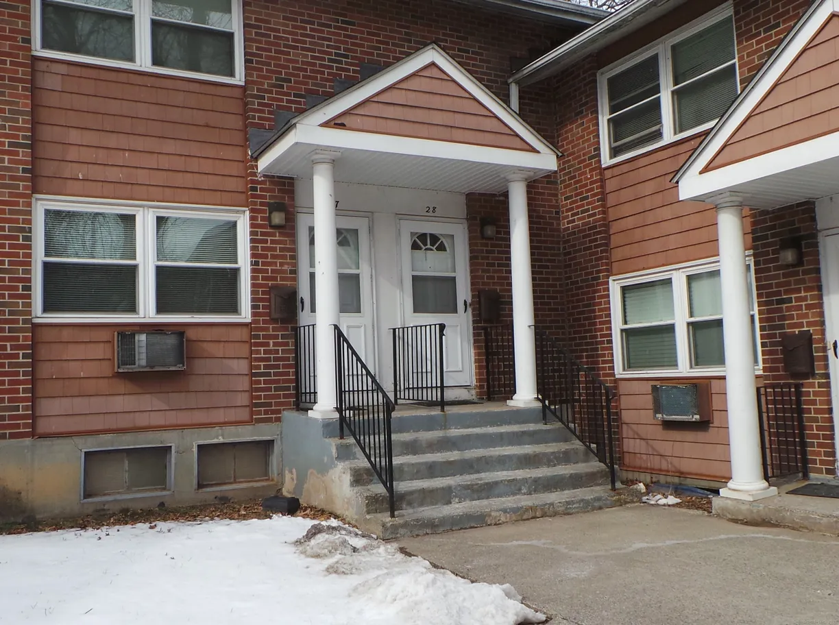 Greenwich Real Estate | View 280 Capen Street, 28 | 2 Beds, 1 Bath