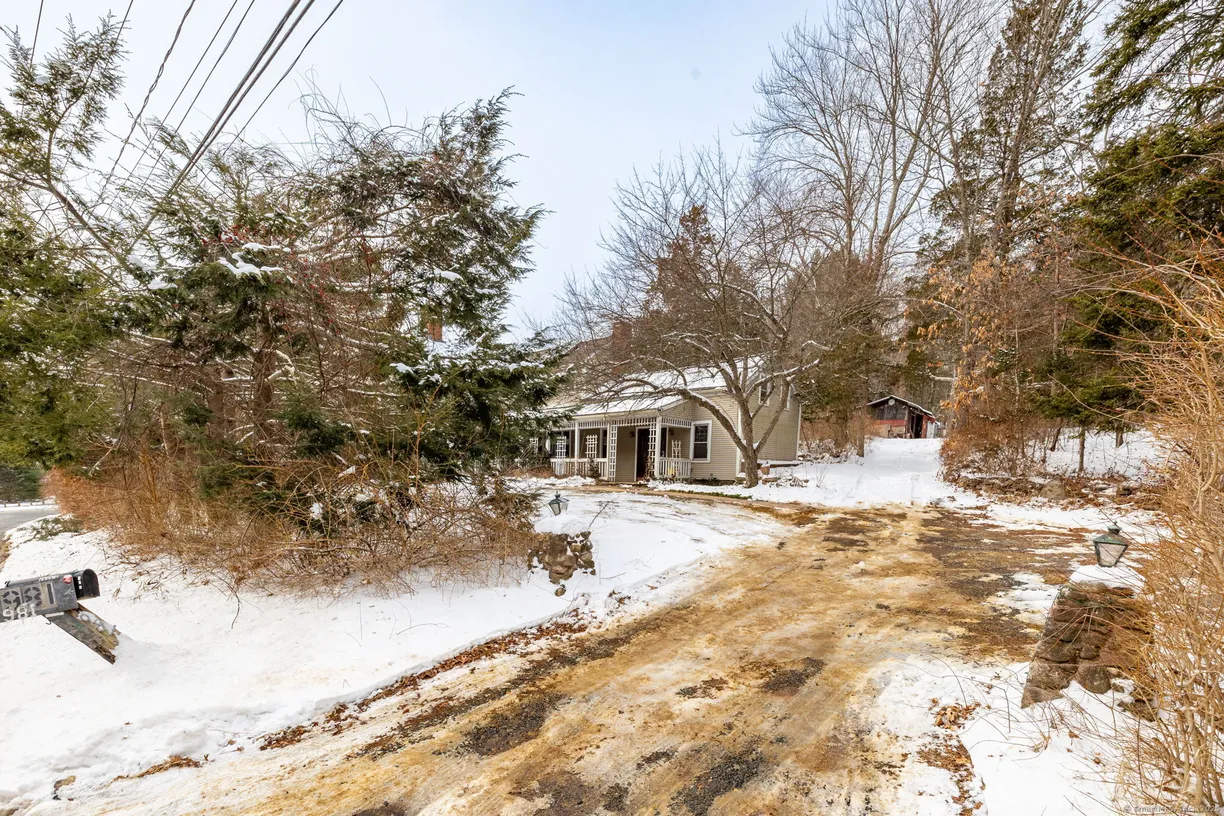 Greenwich Real Estate | View 981 Hopewell Road | Listing