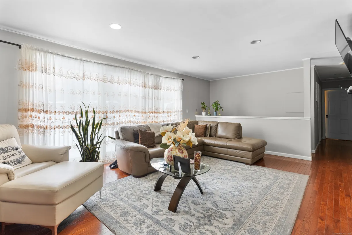 Greenwich Real Estate | View 8 Stonecrop Road | Listing