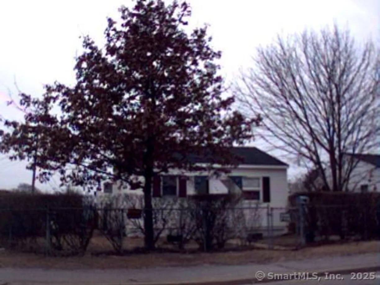 Greenwich Real Estate | View 186 Midway Oval | 2 Beds, 1 Bath