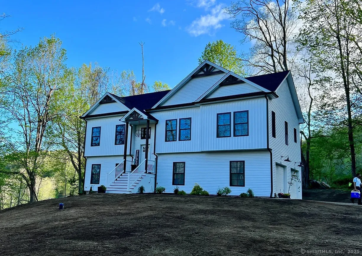 Greenwich Real Estate | View 140 Corbin Ridge | 3 Beds, 2 Baths