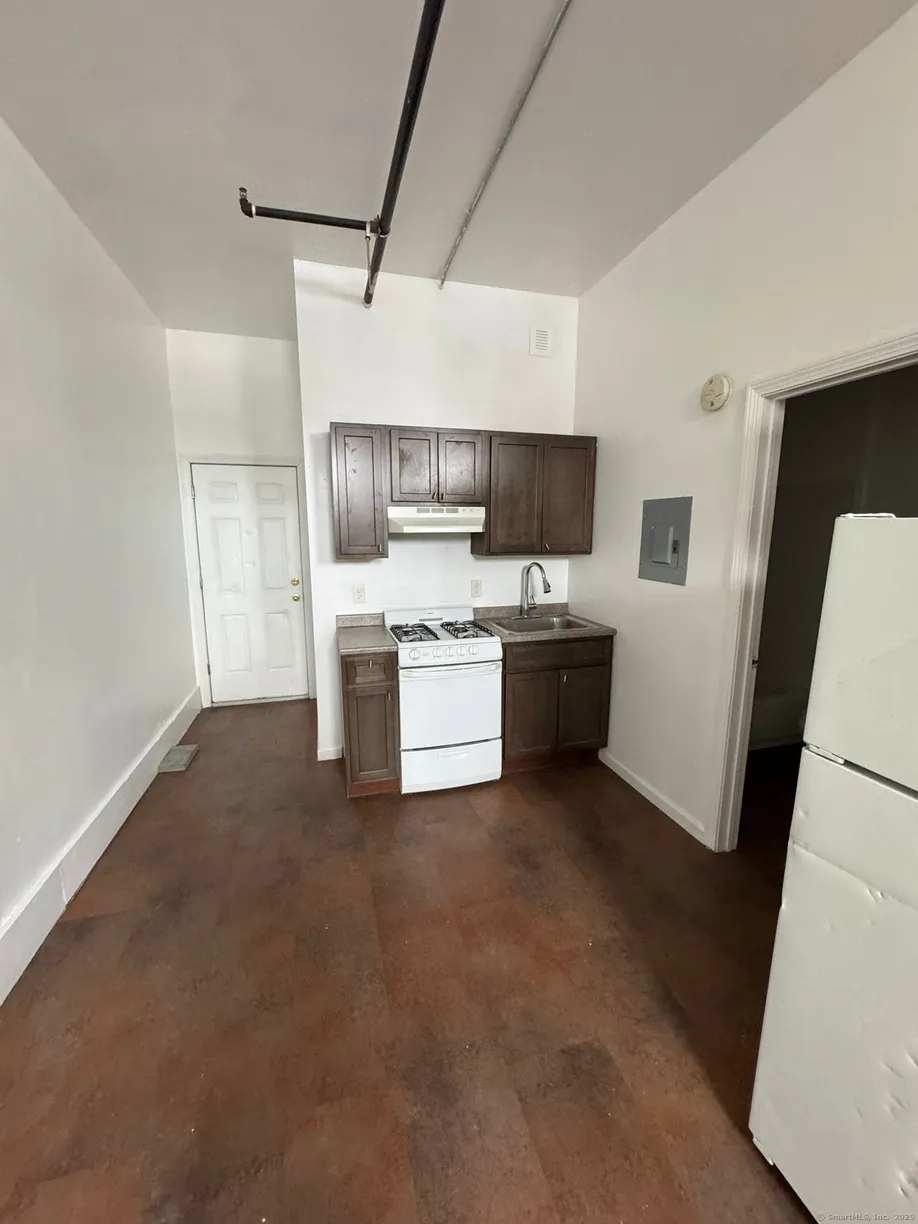 Greenwich Real Estate | View 2016 Main Street | 1 Bed, 1 Bath