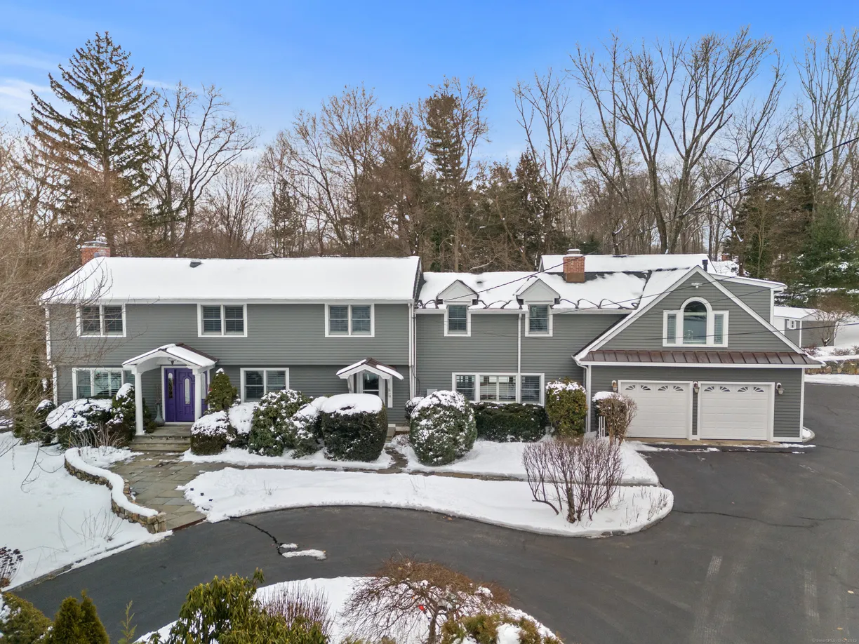 Greenwich Real Estate | View 38 Tommys Lane | 5 Beds, 4 Baths