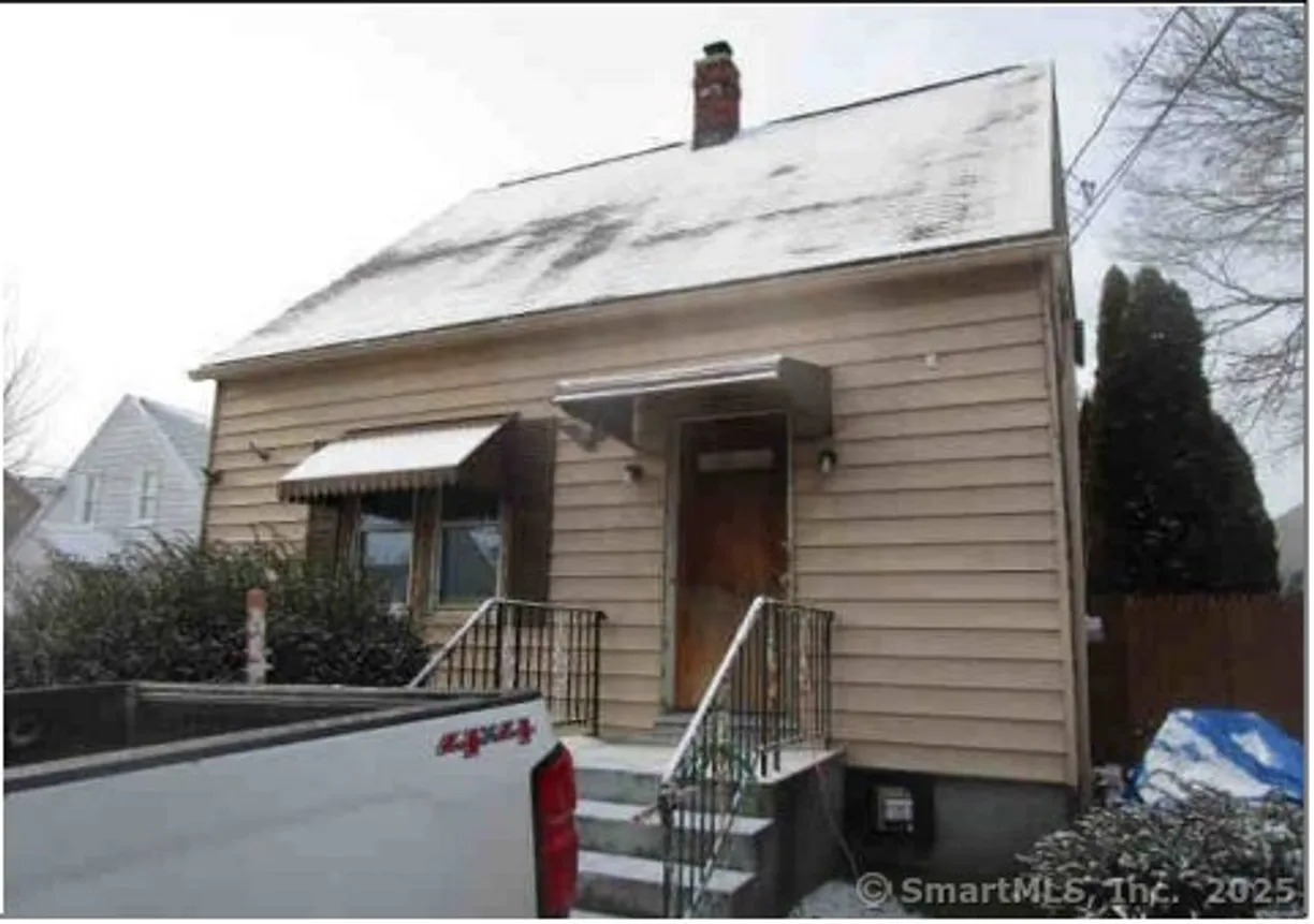 Greenwich Real Estate | View 38 New Haven Avenue | 3 Beds, 2 Baths