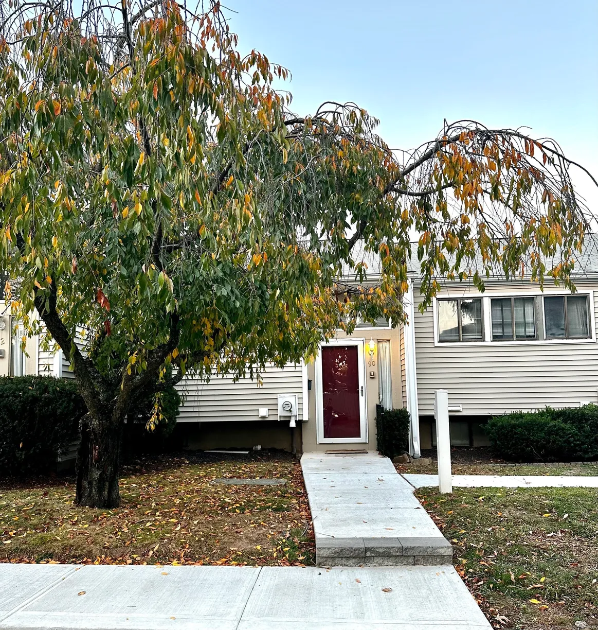 Greenwich Real Estate | View 90 Shepards Knoll Drive, 90 | 2 Beds, 1 Bath