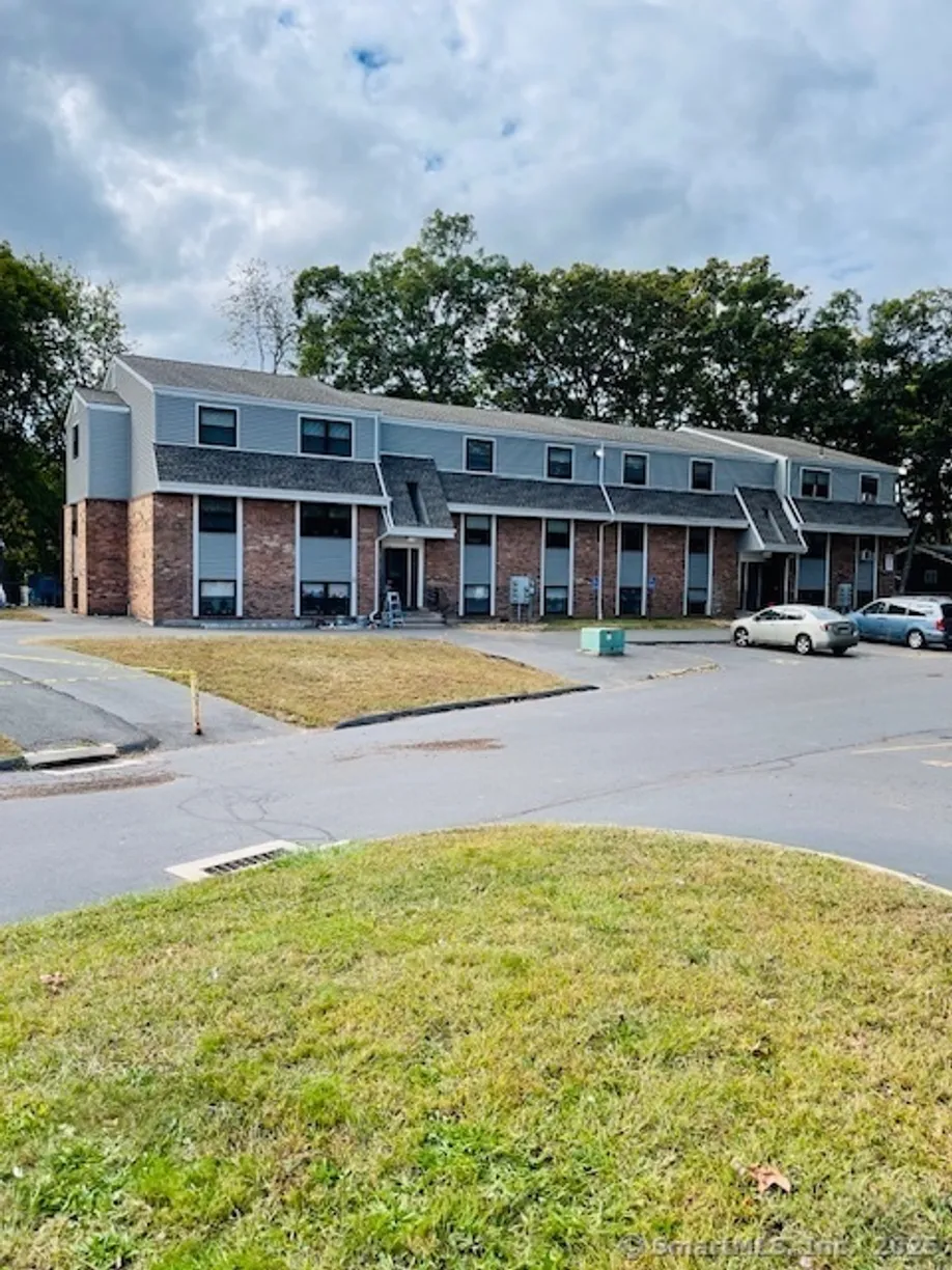 Greenwich Real Estate | View 100 Norton Park Road, 2C3 | 2 Beds, 1 Bath