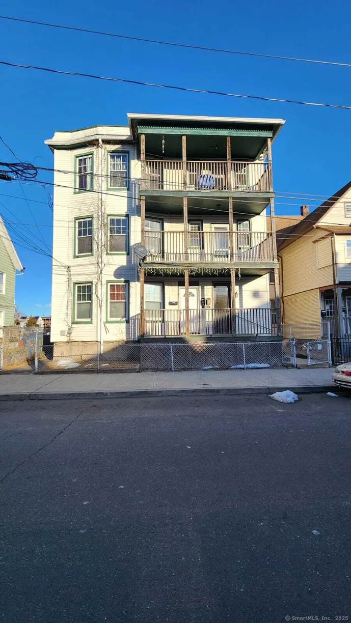 Greenwich Real Estate | View 266 Brooks Street, 2nd Fl. | 3 Beds, 1 Bath