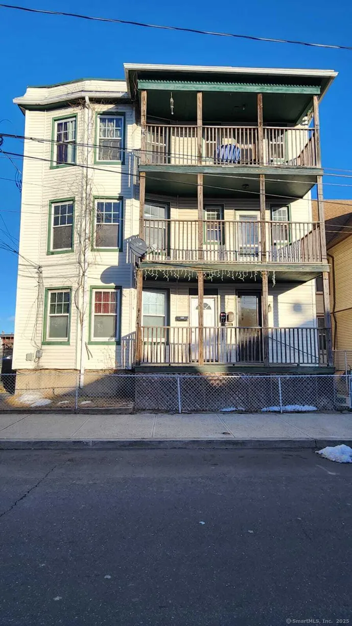 Greenwich Real Estate | View 266 Brooks Street, 2nd Fl. | Listing
