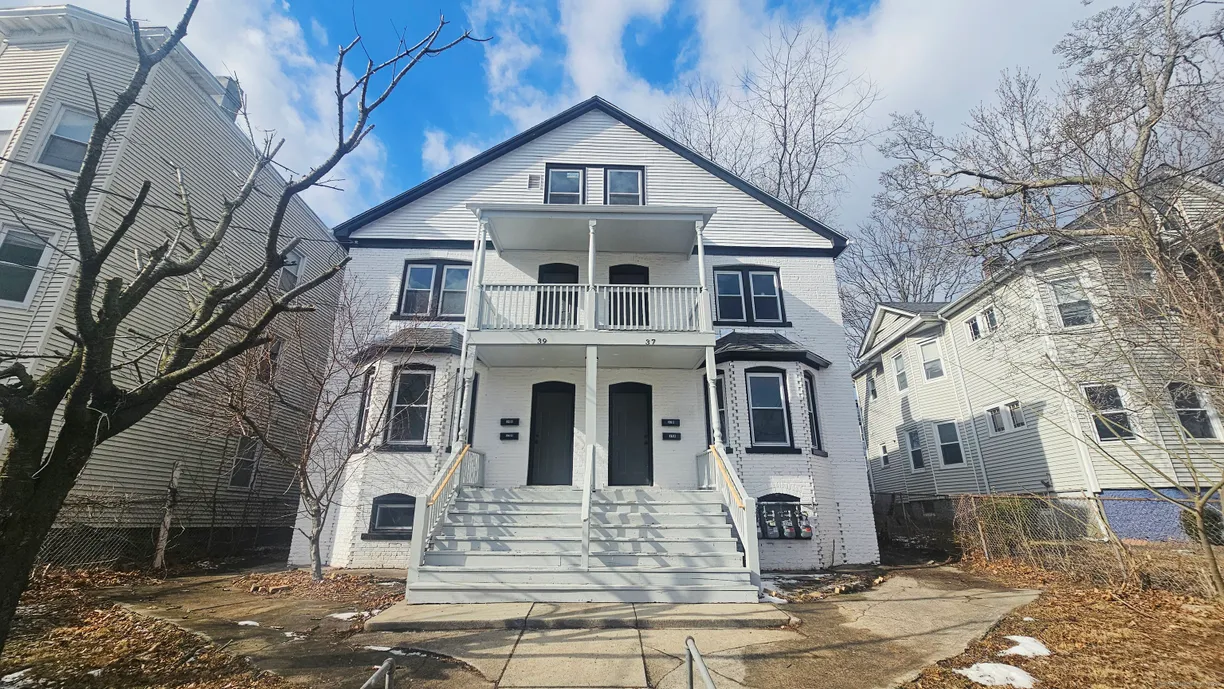 Greenwich Real Estate | View 37 Southfield Avenue | 8 Beds, 4 Baths