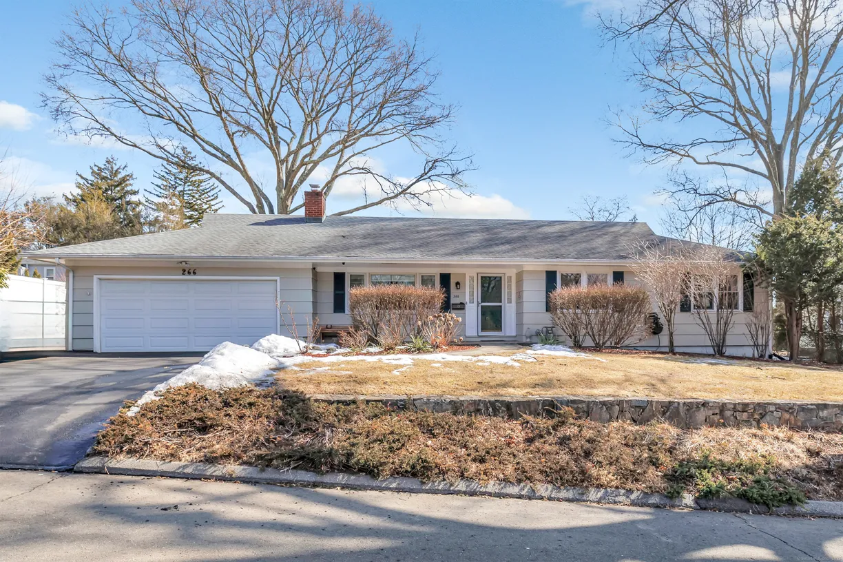 Greenwich Real Estate | View 266 Hilltop Drive | 3 Beds, 2 Baths
