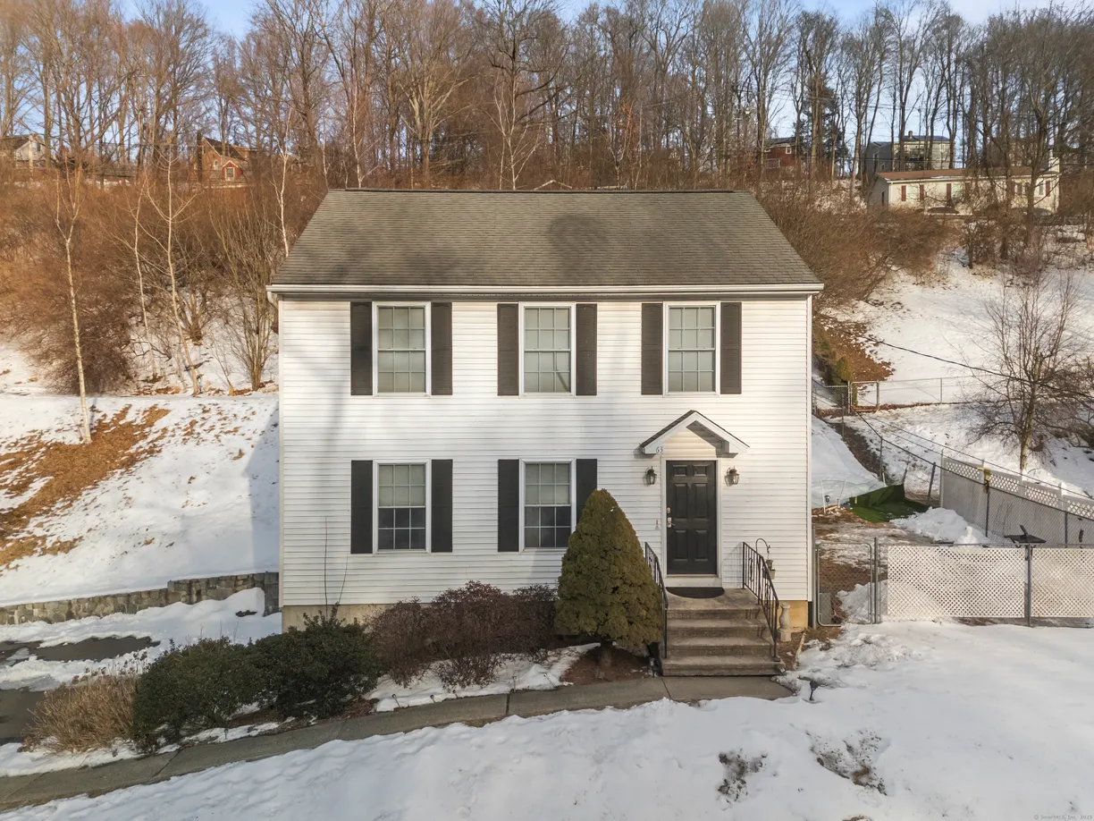 Greenwich Real Estate | View 63 Cross Street | 3 Beds, 1 Bath