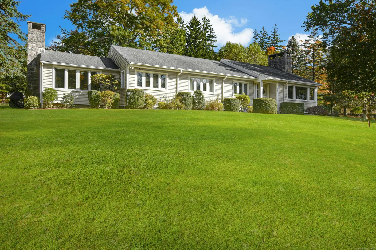 Greenwich Real Estate | View 835 Ponus Ridge | 4 Beds, 2 Baths
