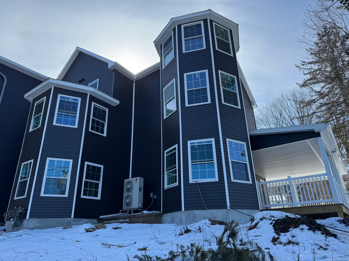 Greenwich Real Estate | View 27 Quinnipiac Avenue, 2R | 3 Beds, 2 Baths