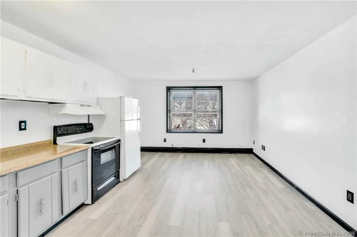 Greenwich Real Estate | View 1660 East Main Street, 2Q | 1 Bath