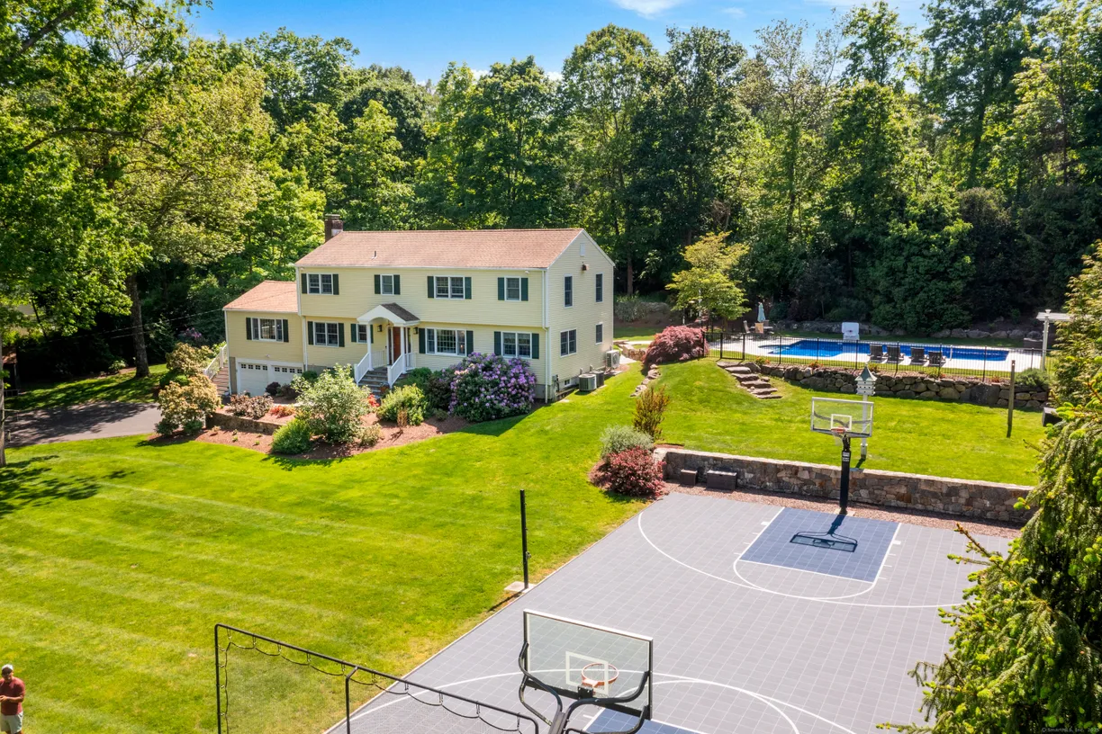 Greenwich Real Estate | View 44 Wildwood Lane | 4 Beds, 2 Baths