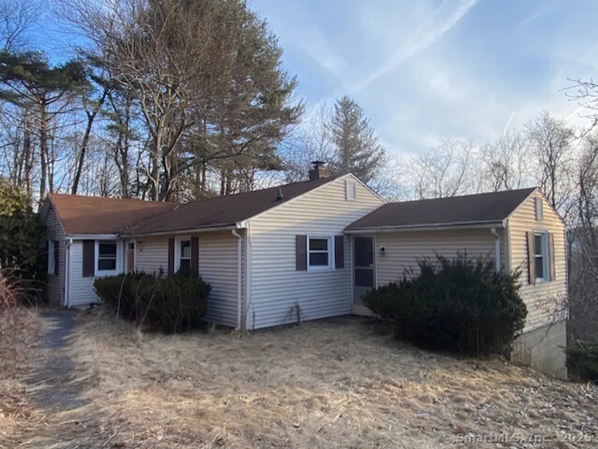 Greenwich Real Estate | View 122 Weed Street | 2 Beds, 1 Bath