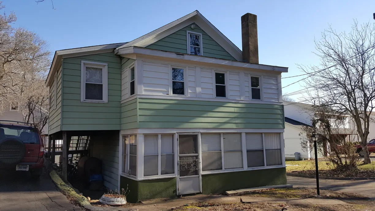 Greenwich Real Estate | View 87 Chestnut Street | 2 Beds, 1 Bath
