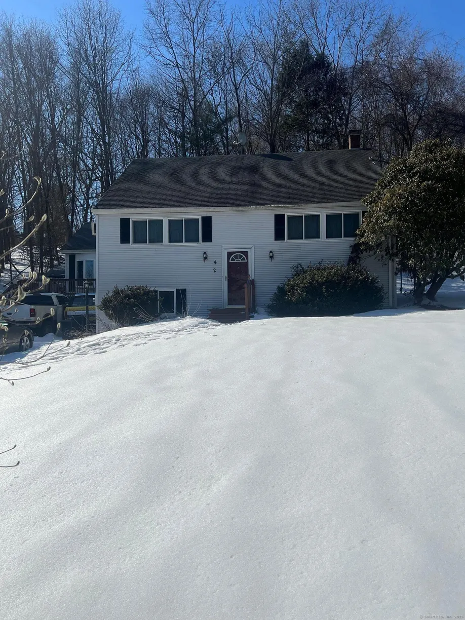 Greenwich Real Estate | View 42 Roseland Park Road | 3 Beds, 2 Baths