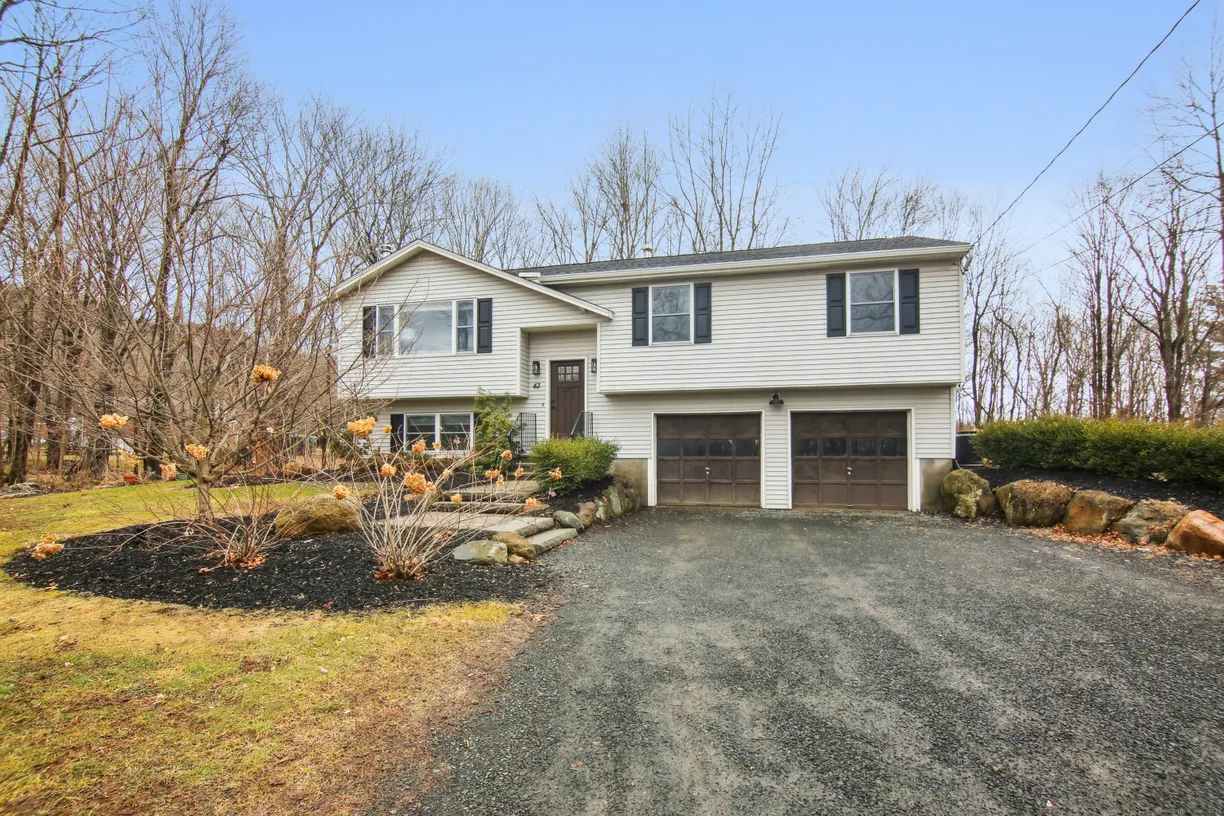 Greenwich Real Estate | View 43 Masthay Circle | 3 Beds, 2 Baths