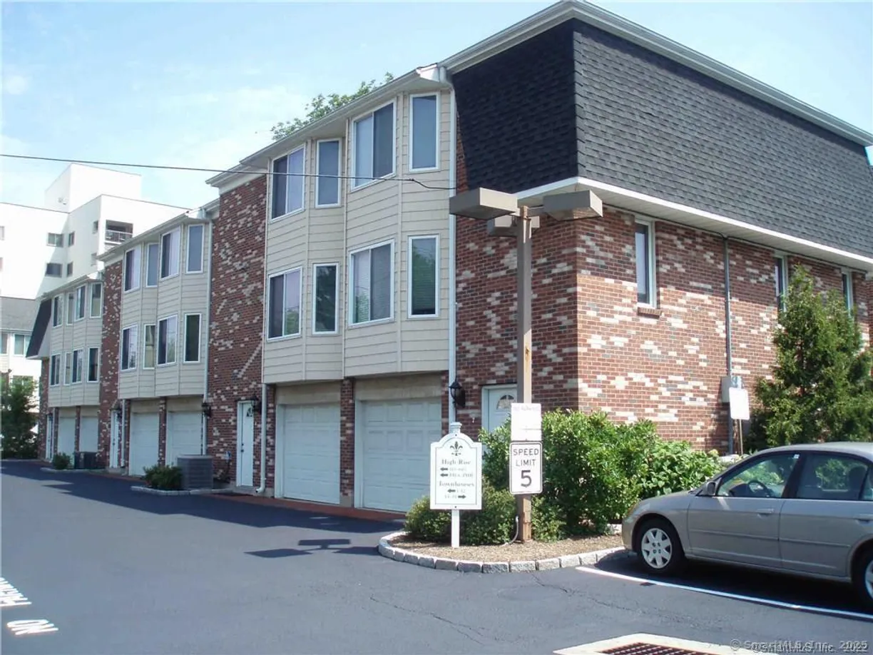 Greenwich Real Estate | View 1611 Washington Boulevard, 33 | 2 Beds, 1 Bath