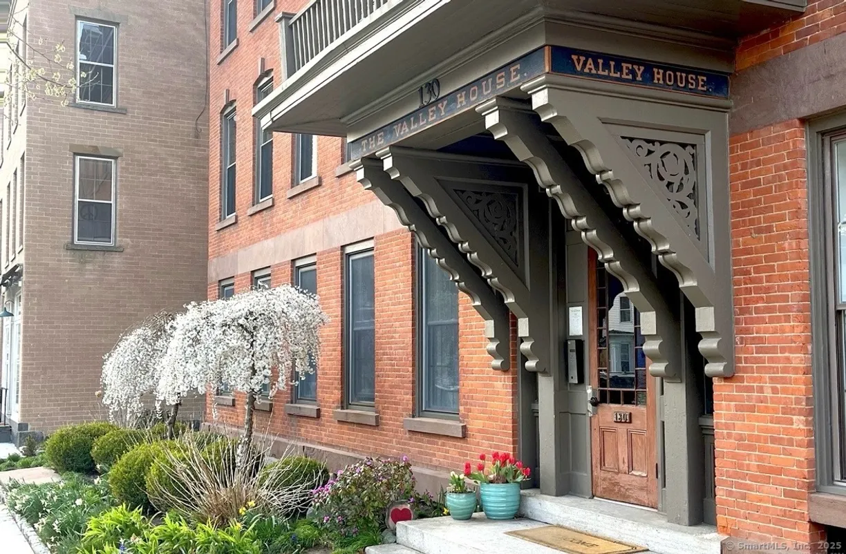 Greenwich Real Estate | View 130 Main Street, APT 4D | Listing