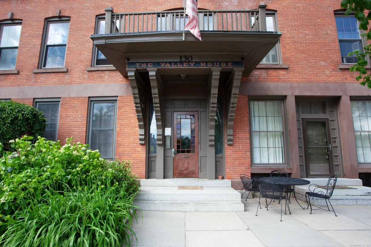 Greenwich Real Estate | View 130 Main Street, APT 4D | Listing