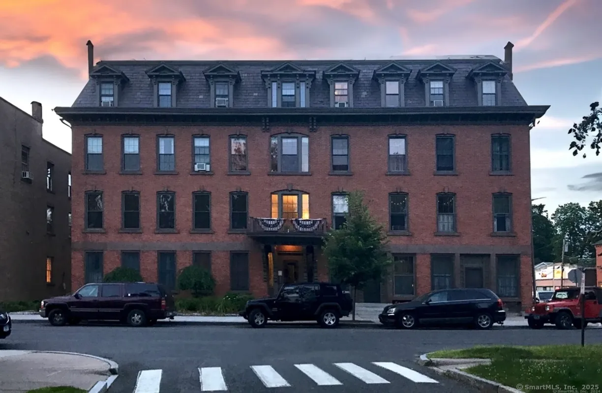 Greenwich Real Estate | View 130 Main Street, APT 4D | 1 Bed, 1 Bath