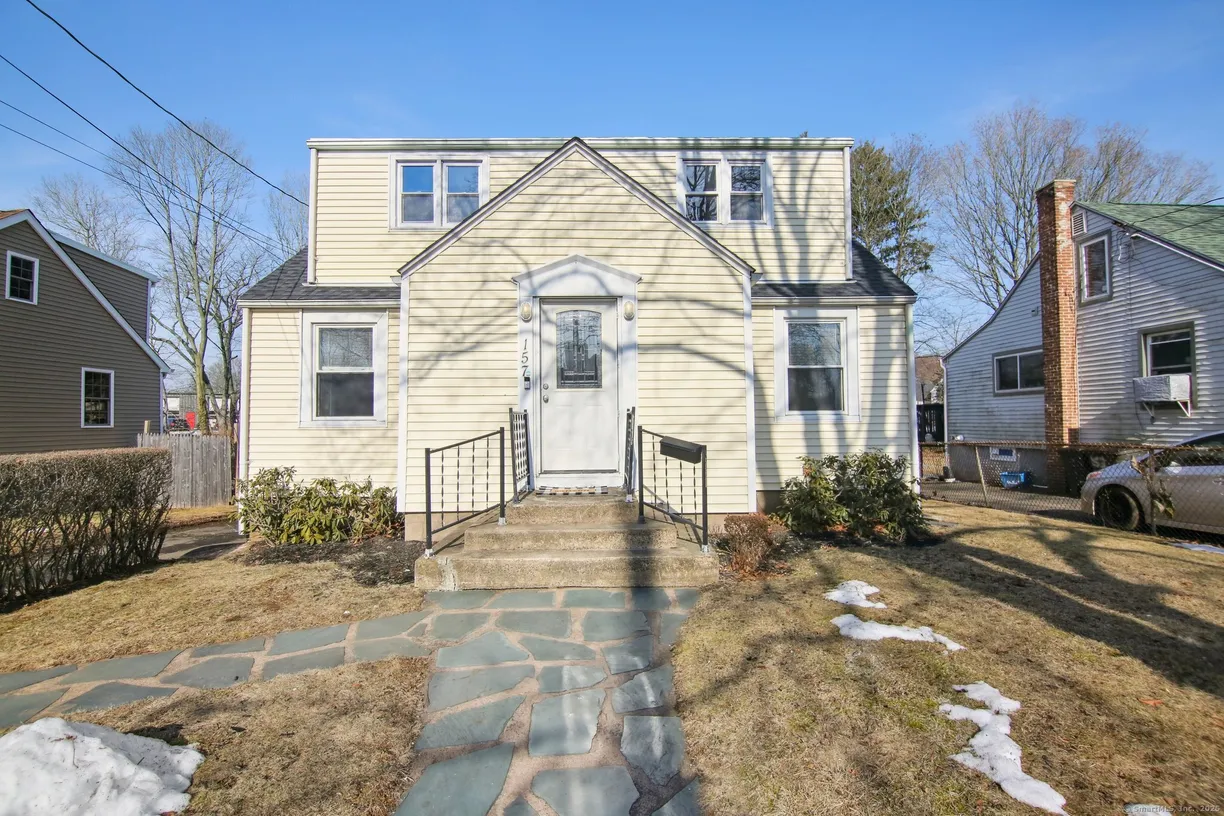 Greenwich Real Estate | View 157 Saltonstall Parkway | 4 Beds, 2 Baths