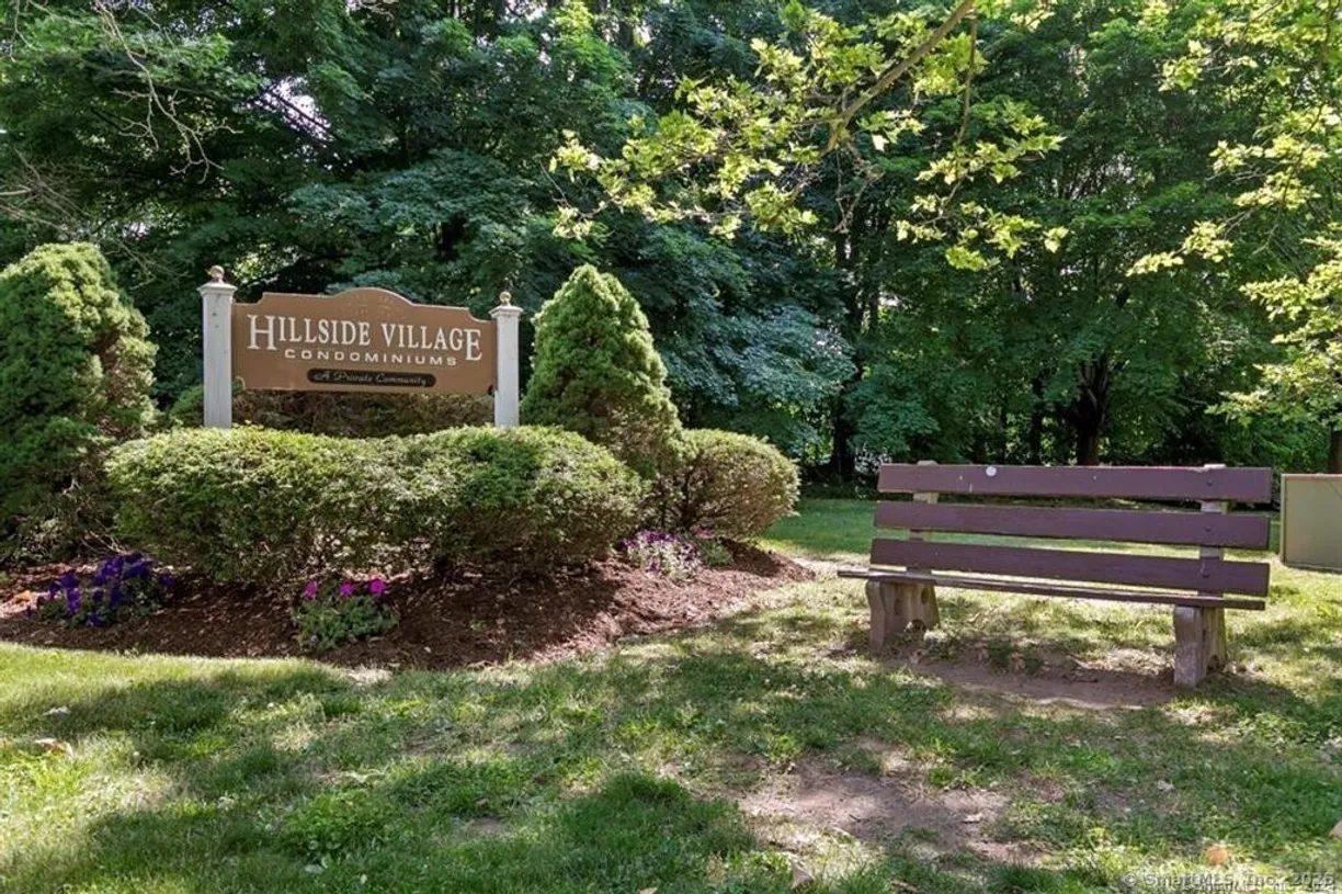 Greenwich Real Estate | View 165 Towne House Road, 165 | 1 Bed, 1 Bath