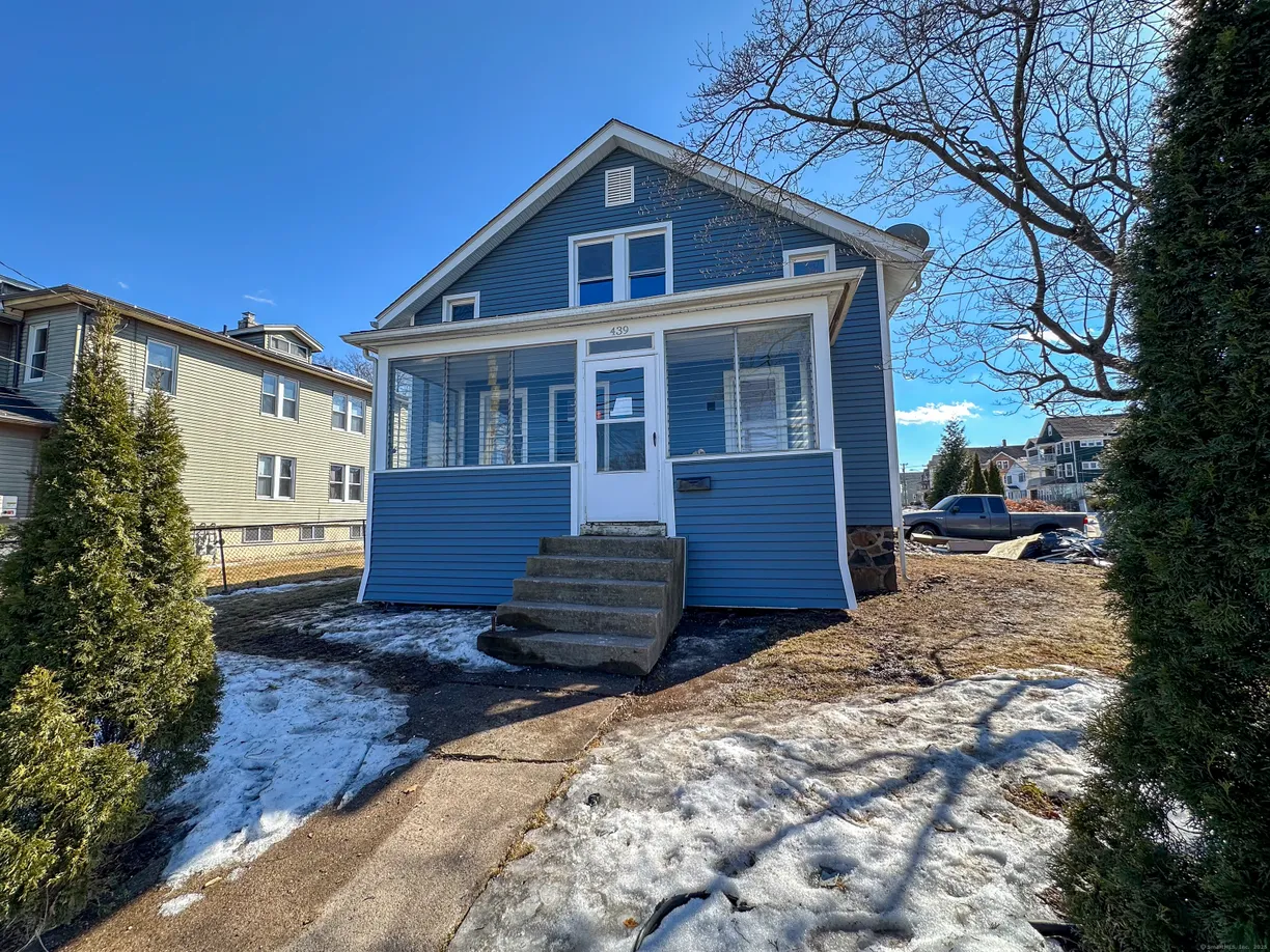Greenwich Real Estate | View 439 Ellis Street | 4 Beds, 1 Bath