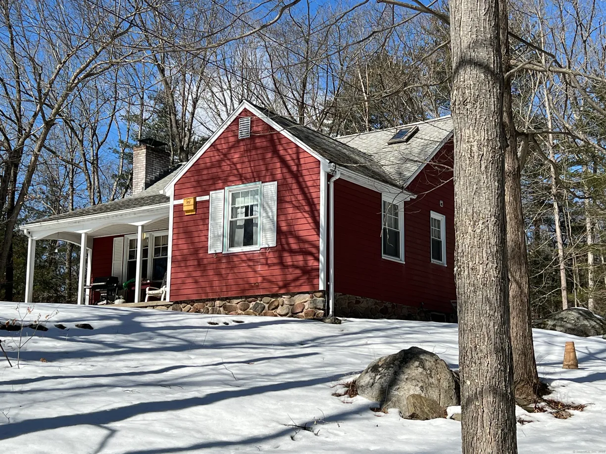 Greenwich Real Estate | View 11 Stone Road | 3 Beds, 2 Baths