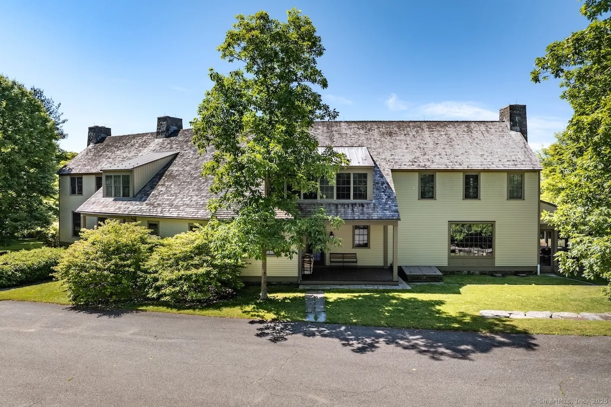 Greenwich Real Estate | View 11 Valley Road | Listing