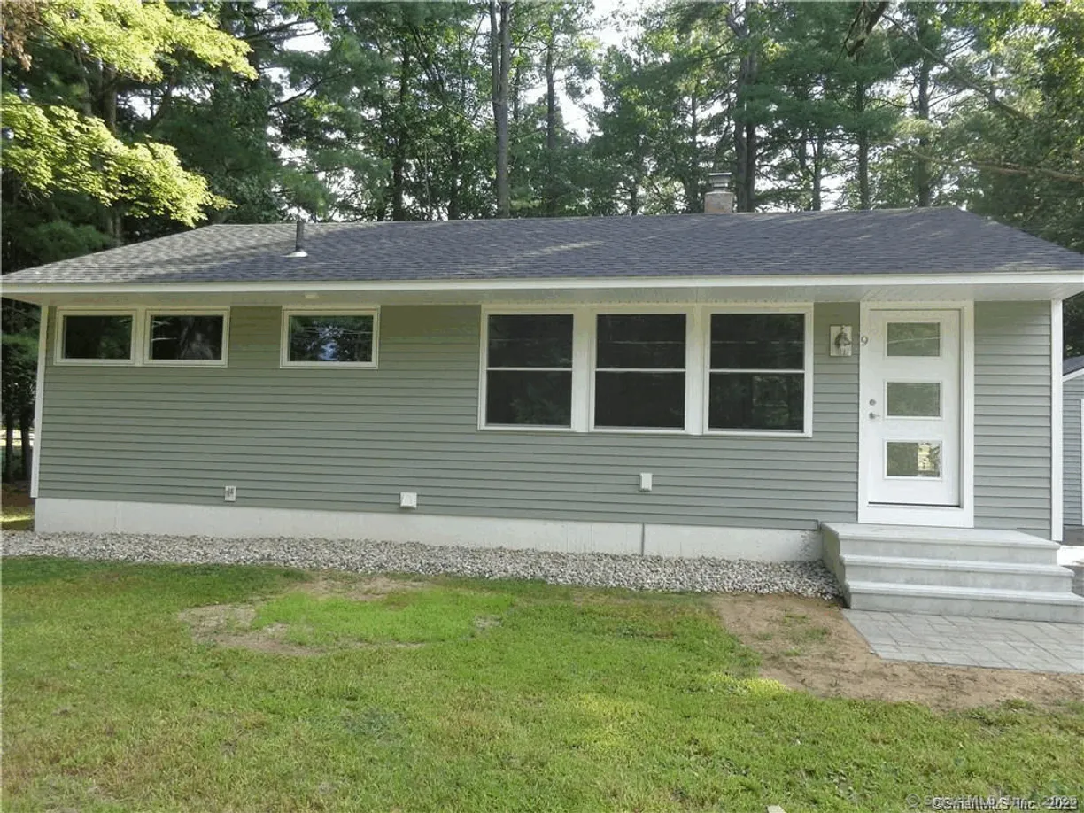 Greenwich Real Estate | View 9 Silver Drive | 3 Beds, 1 Bath