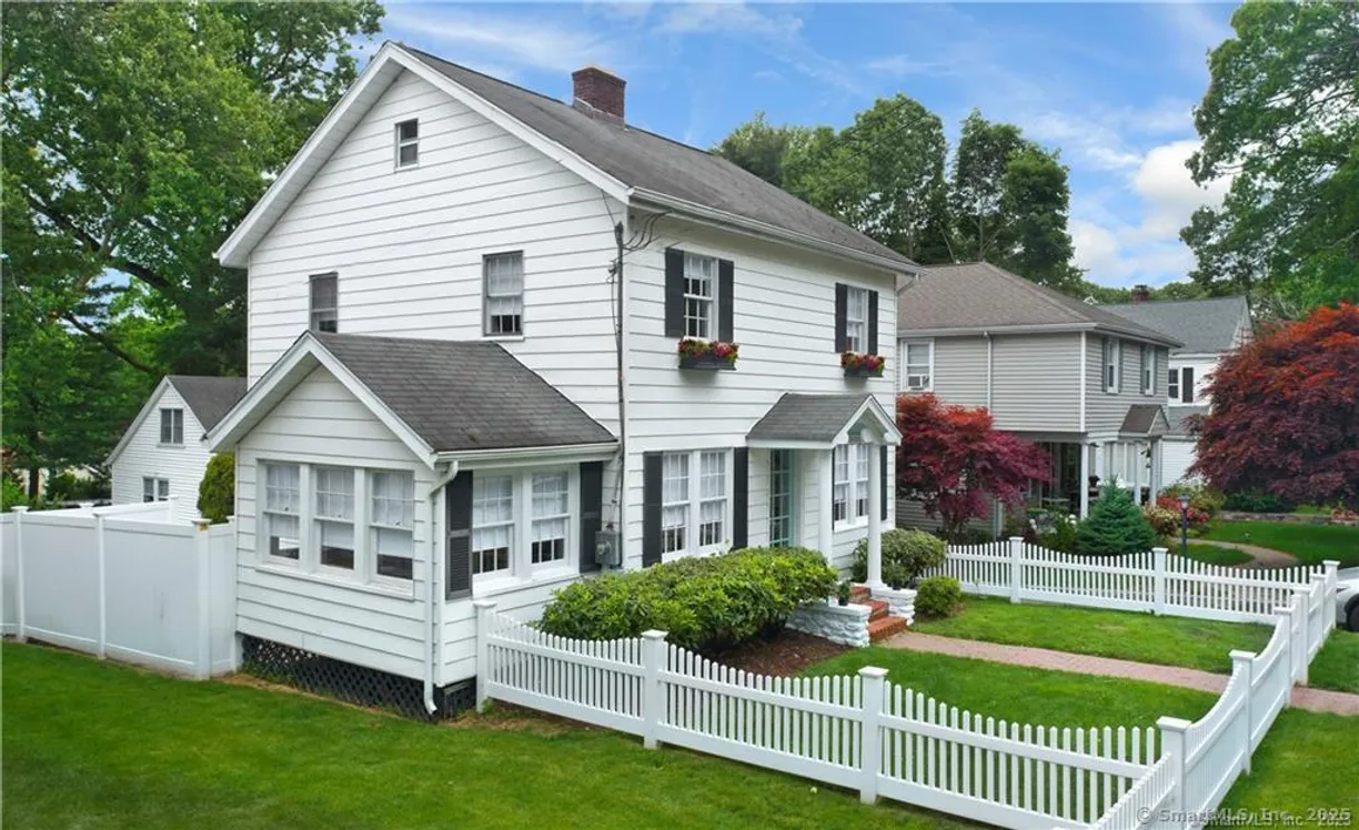 Greenwich Real Estate | View 243 Noroton Avenue | 3 Beds, 1 Bath