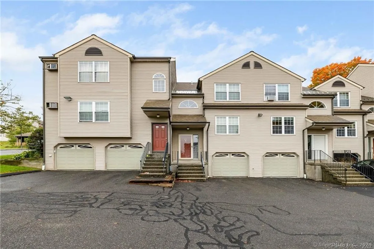 Greenwich Real Estate | View 29 Taft Pointe, 87 | 2 Beds, 1 Bath
