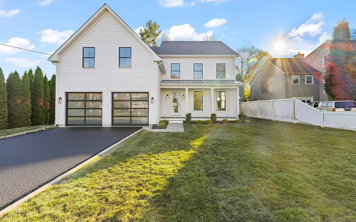 Greenwich Real Estate | View 15 Sunrise Road | 5 Beds, 6 Baths