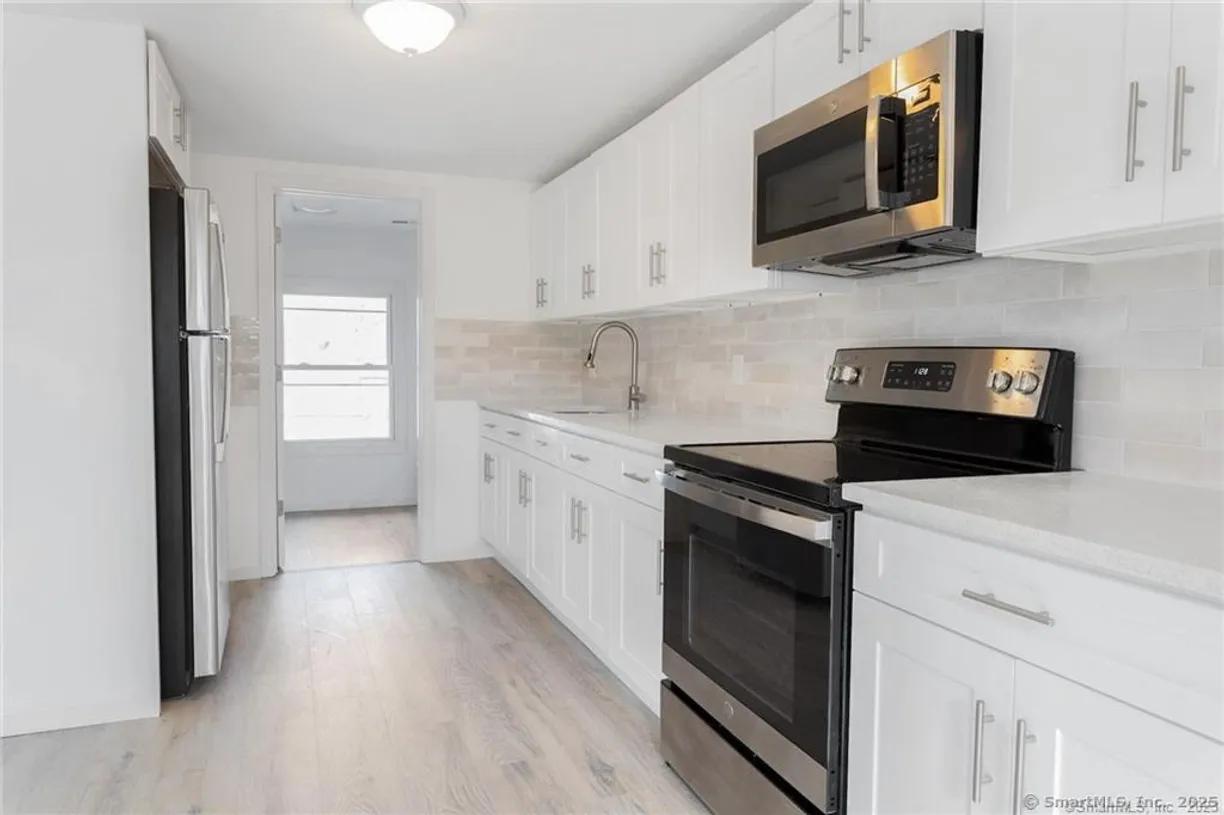 Greenwich Real Estate | View 33 William Street, 3rd Fl. | 3 Beds, 1 Bath