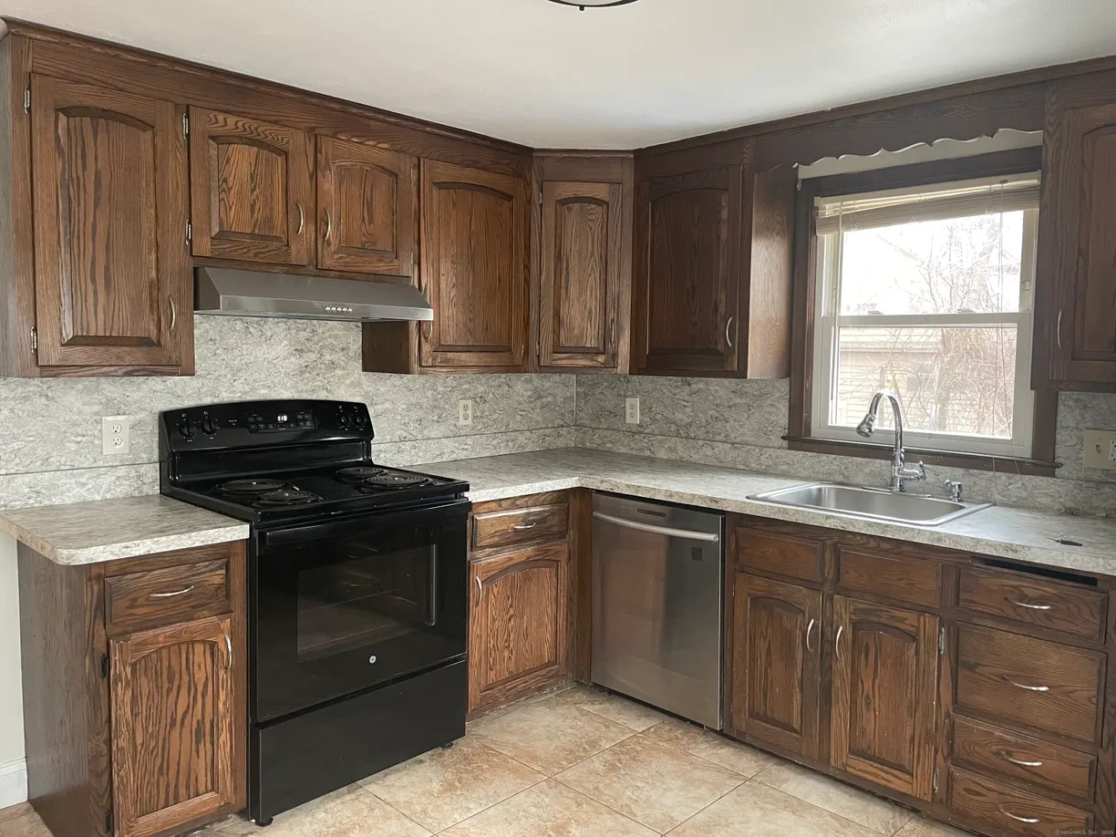 Greenwich Real Estate | View  | 3 Beds, 1 Bath