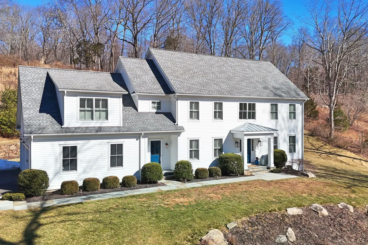 Greenwich Real Estate | View 225 Good Hill Road | 5 Beds, 4 Baths