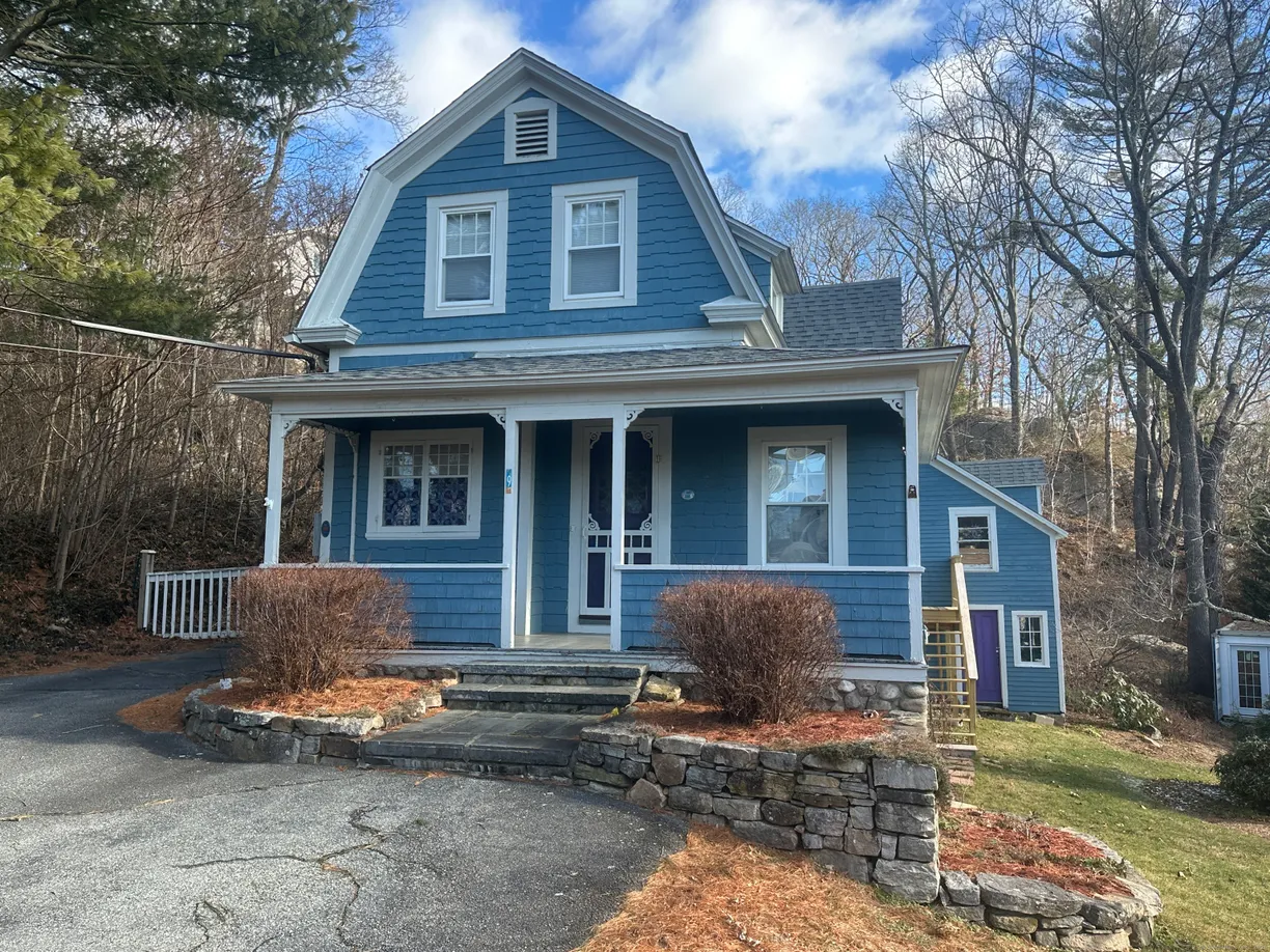 Greenwich Real Estate | View 9 Riverside Place | 2 Beds, 1 Bath